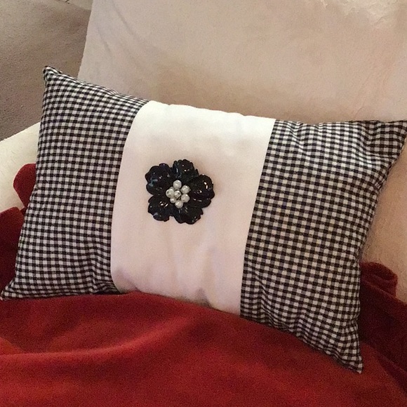 HAND MADE ONE OF A KIND PILLOWS NWOT - Picture 4 of 4